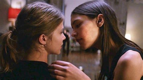 lesbians kiss gifs|10 Unforgettable Lesbian & Sapphic Kisses From TV & Movies .